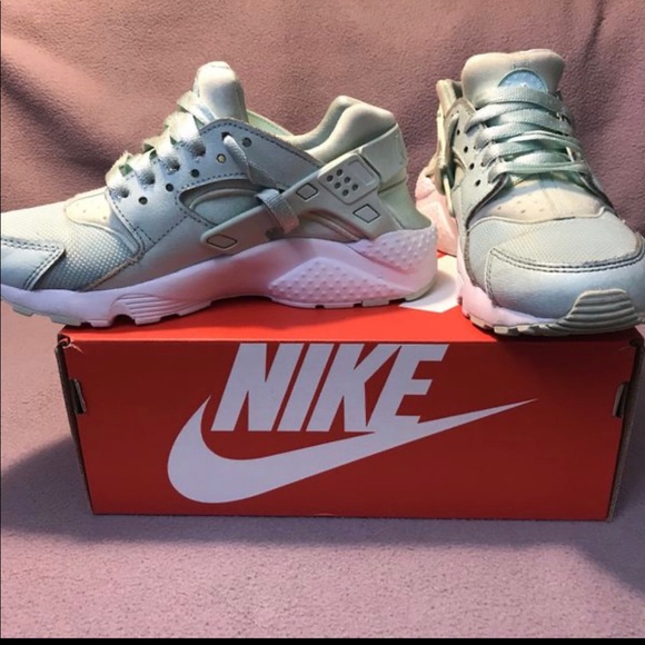 Nike Huarache Sneakers - Picture 2 of 2